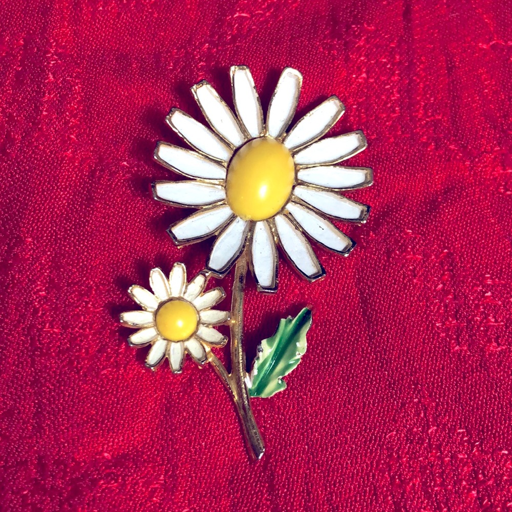 Vintage Weiss Enamel Daisy Brooch